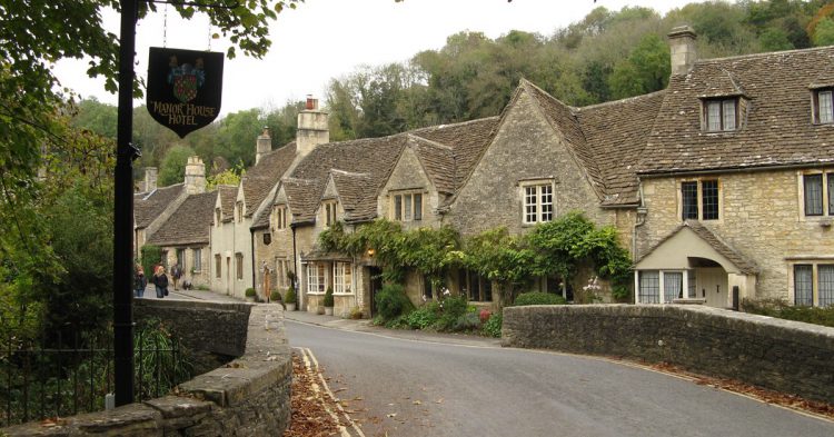 Castle Combe (shrinkin'violet-Flickr)