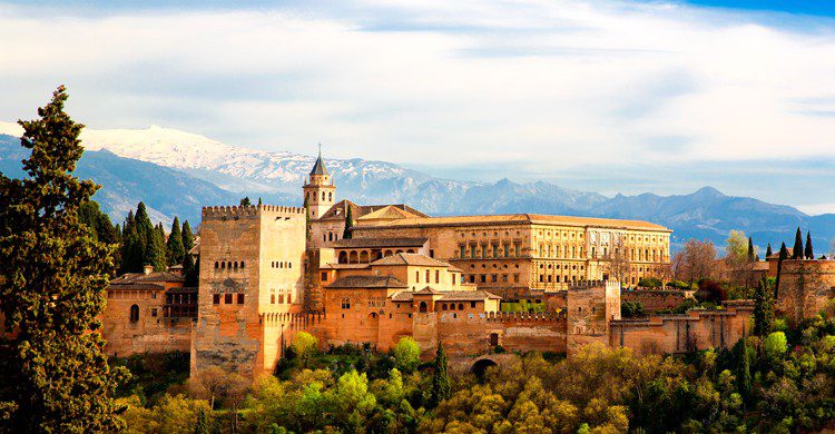 Magnifique vue sur l'Alhambra de Grenade en Espagne