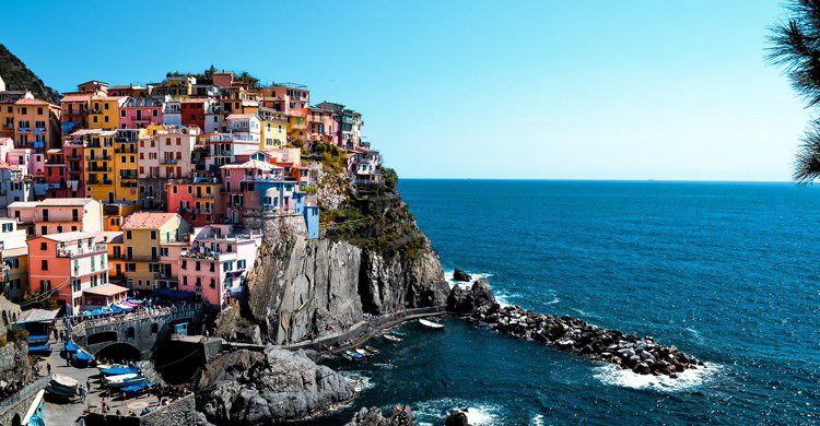 Vue sur la côte colorée de Manarola, Italie