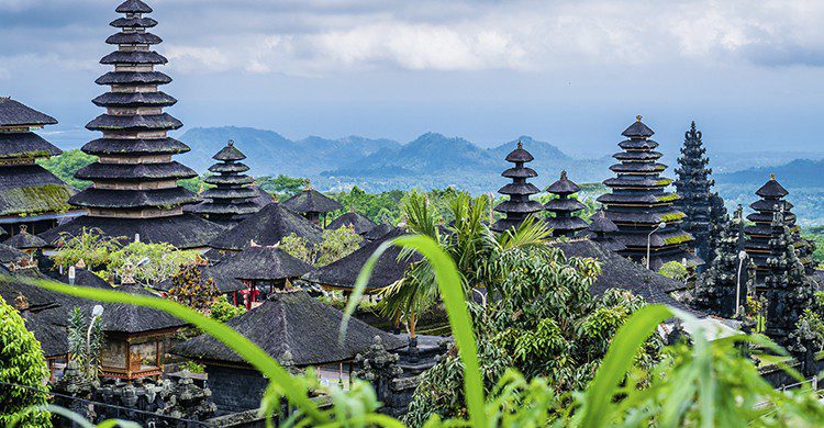 Vue sur des Temples à Bali (Istock)