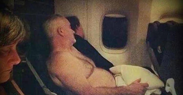 Torse nu dans l'avion