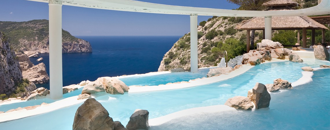 Vues piscine sur mer