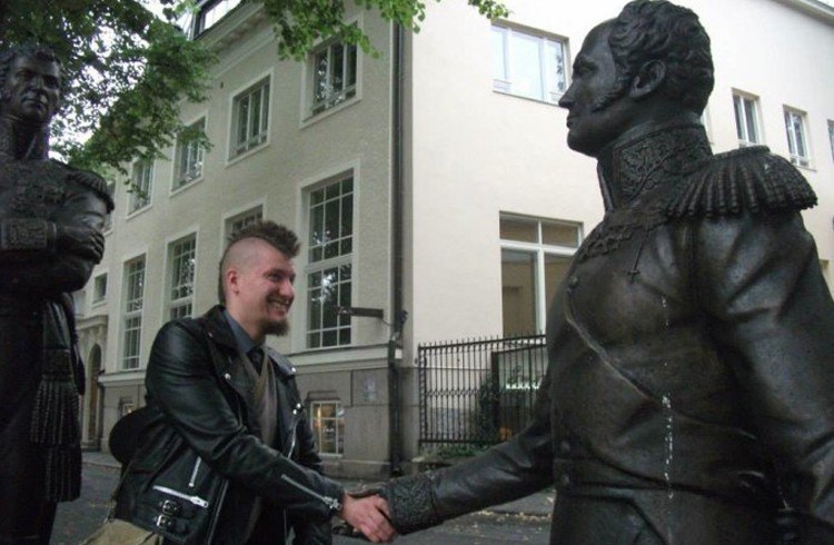 Punk et militaire -Demotivateur.com