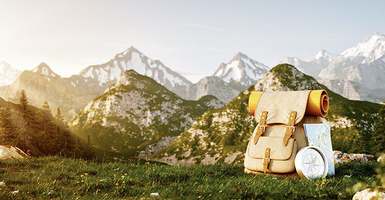 Sac à pique-nique avec un fond de montagne (Istock)