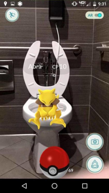 Pokémon aux toilettes - Abra