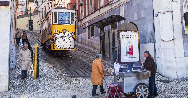 Barrio-Alto-iStock