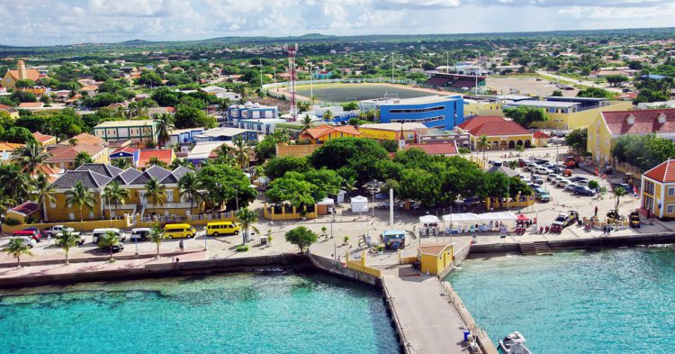 Kralendijk, Bonaire - commons.wikimedia.com