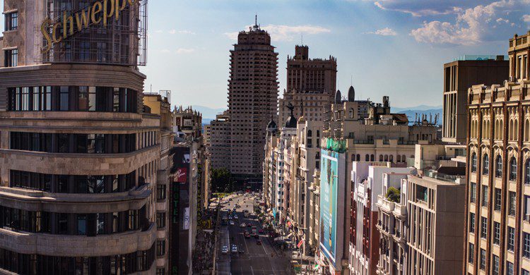 Gran vía, Madrid (Daniel Alvarez Sanchez Diaz - Unsplah)