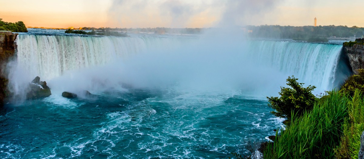 Amoureux des grands, très grands espaces même, le Canada vous attend ! Du Québec en passant par le Nouveau-Brunswick jusqu'à la côte ouest du pays, le Canada vous promet une immersion en pleine nature. Mais vous pourrez également partir à la découverte des villes de Montréal, Ottawa, Toronto ou encore Vancouver pour découvrir une culture à la croisée du continent US et de l'Europe.