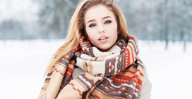 Femme brune dans un paysage nordique - Istock