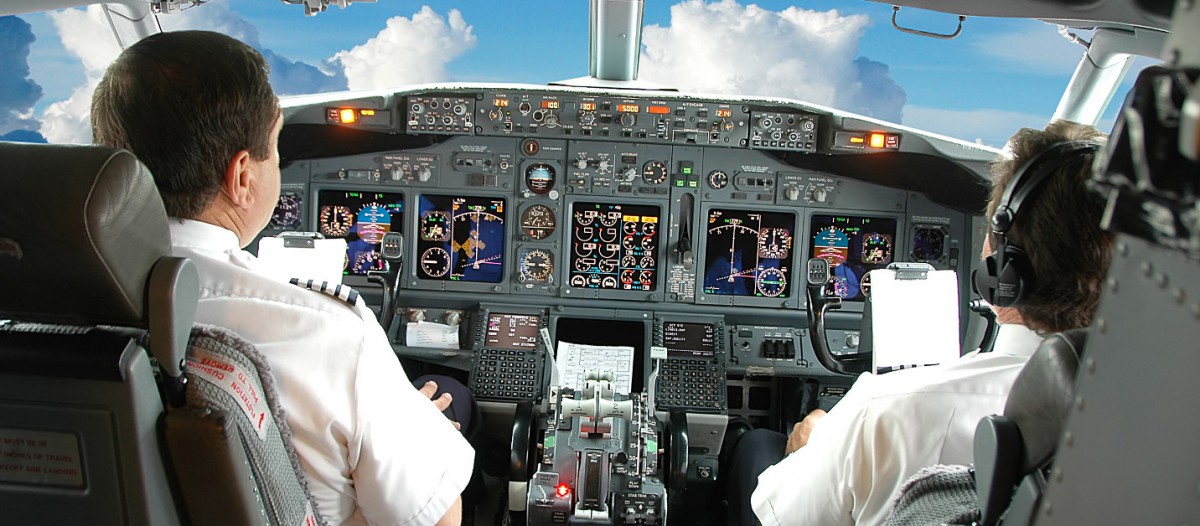 Pilotes dans le cockpit