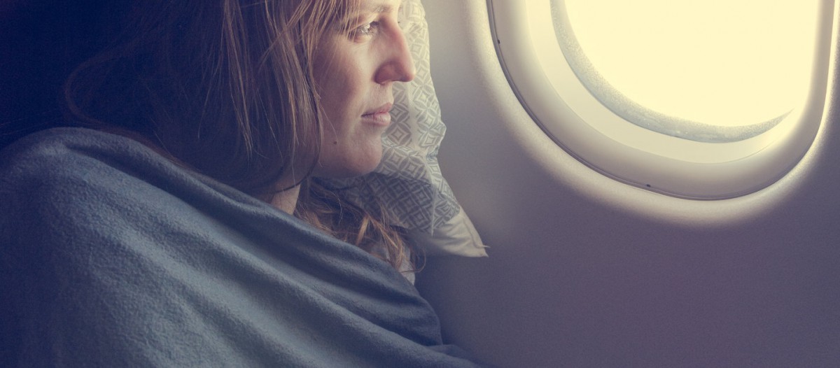 Les couvertures et oreillers sont fournis par les compagnies aériennes