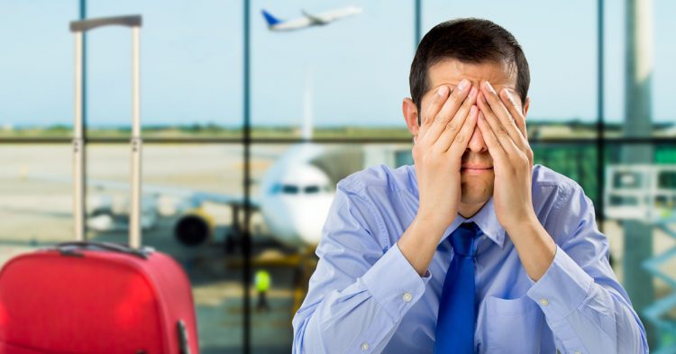Fatigué à l'aéroport (istock)