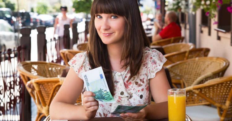 argent en liquide (istock)