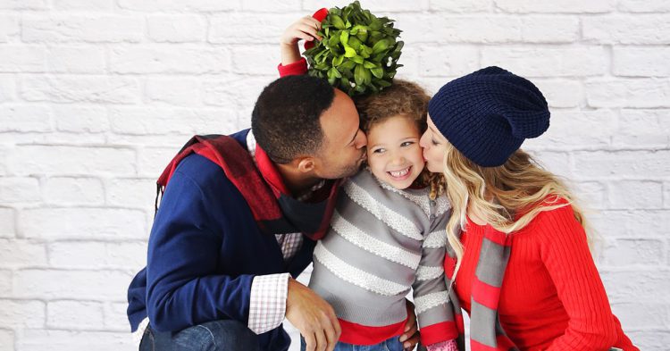 S'embrasser sous le gui (Istock)