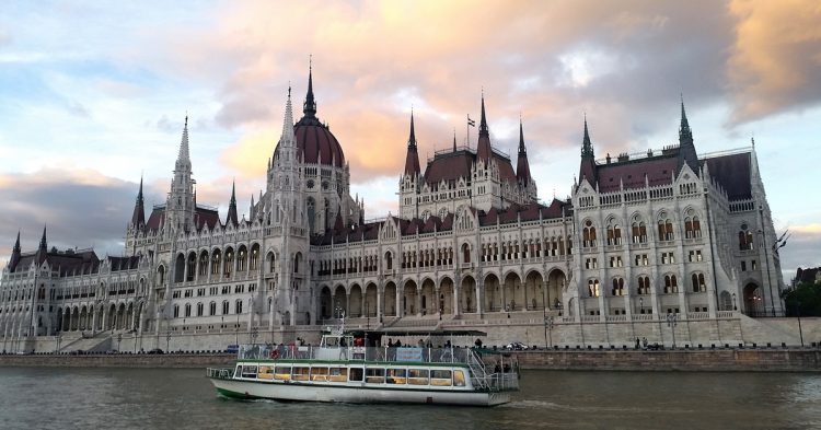 Budapest (Unsplash)