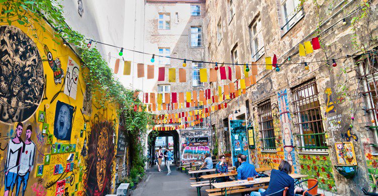 Vue sur la rue de Brunnenstrasse, quartier Mitte, à Berlin (Istock)