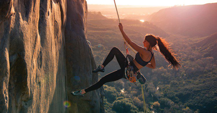 Femme faisant de l'escalade (Unsplash)